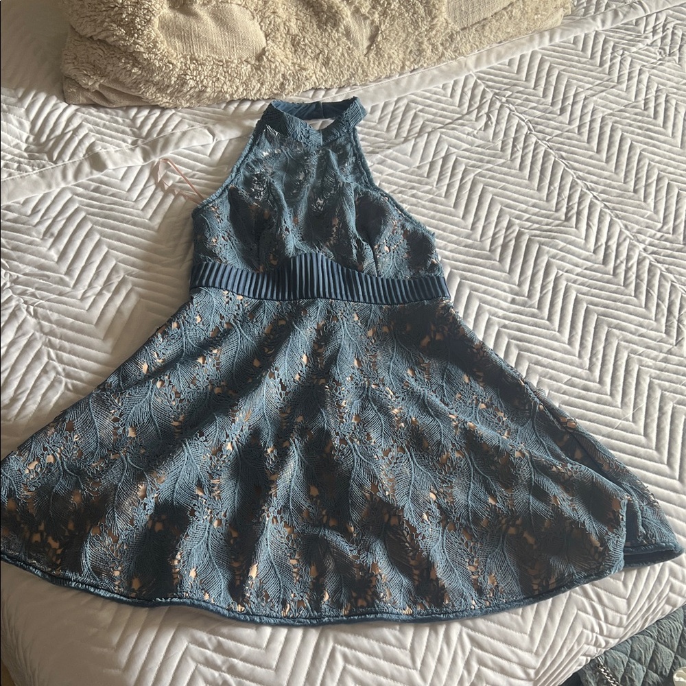 Elegant Blue Lace Backless Dress